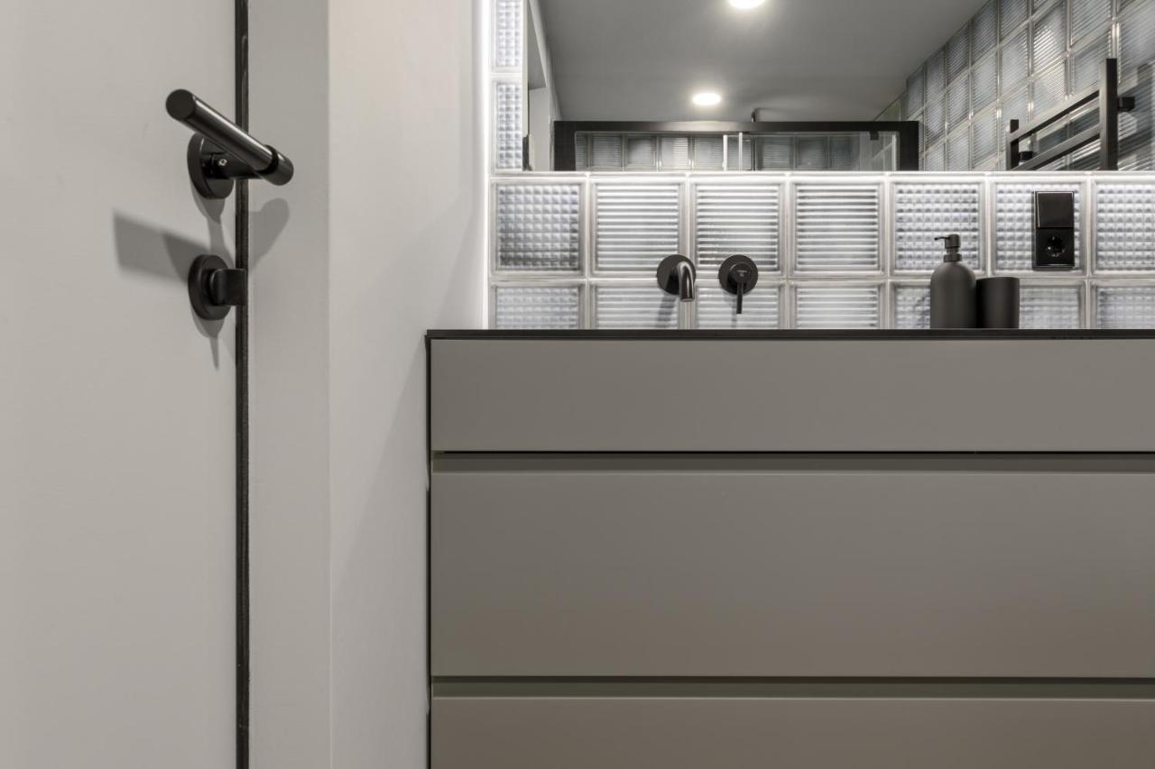 Ivis House Modern Apartment In Vilnius Old Town With Balcony VNO Eksteriør billede